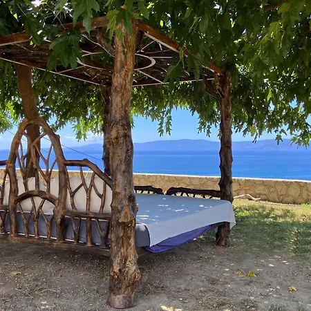 Artsy Wooden Holiday home *