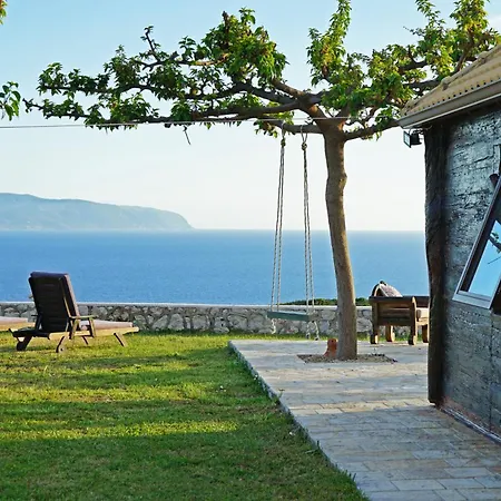 Artsy Wooden Holiday home *