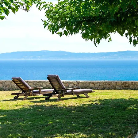 Artsy Wooden Ratzaklíon