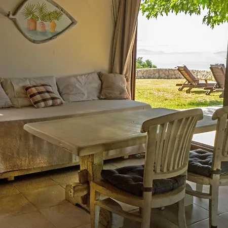 Artsy Wooden Ratzaklíon