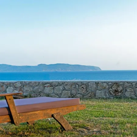 Artsy Wooden Feriehus